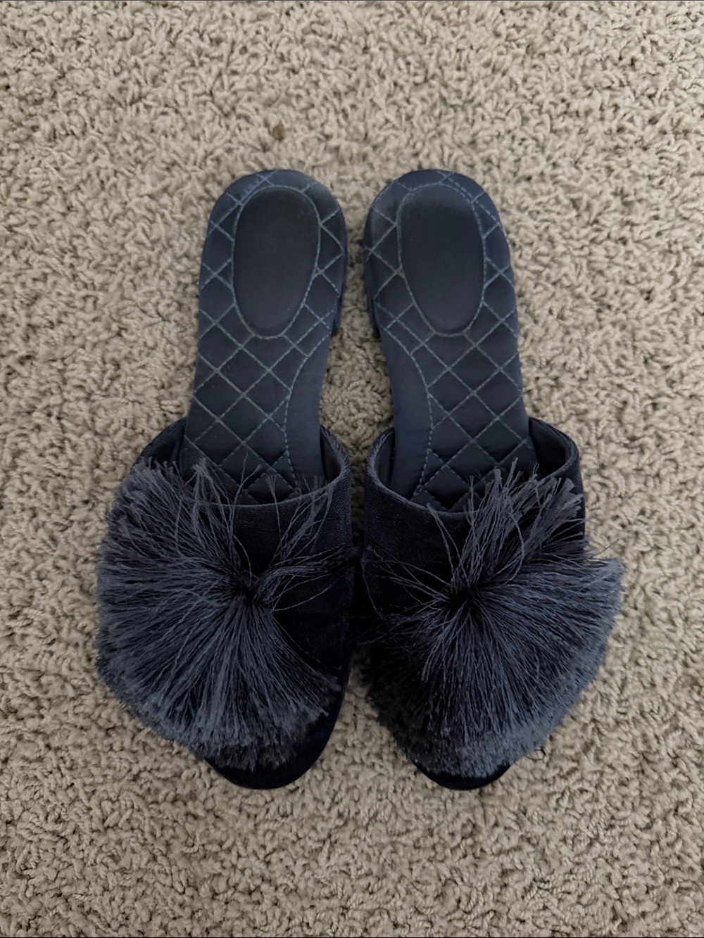 Pom-Pom Slide Mules – Women’s Plush Slip-On